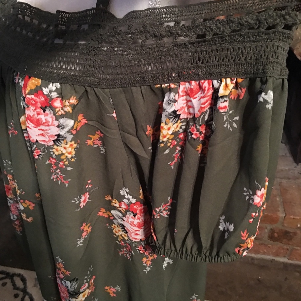 TORRID  TOP 🌟PLUS 🌟 - Picture 4 of 6